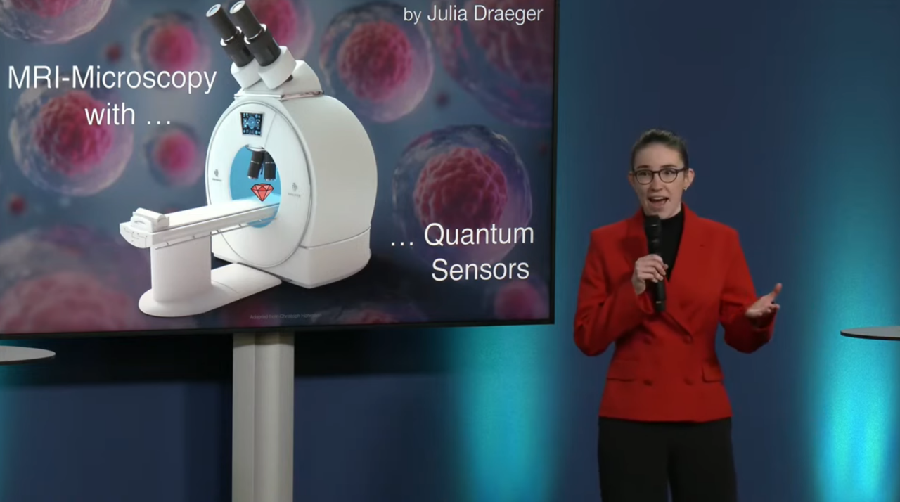 Julia Draeger presenting her Masters' thesis at the Quantum Future Award competition